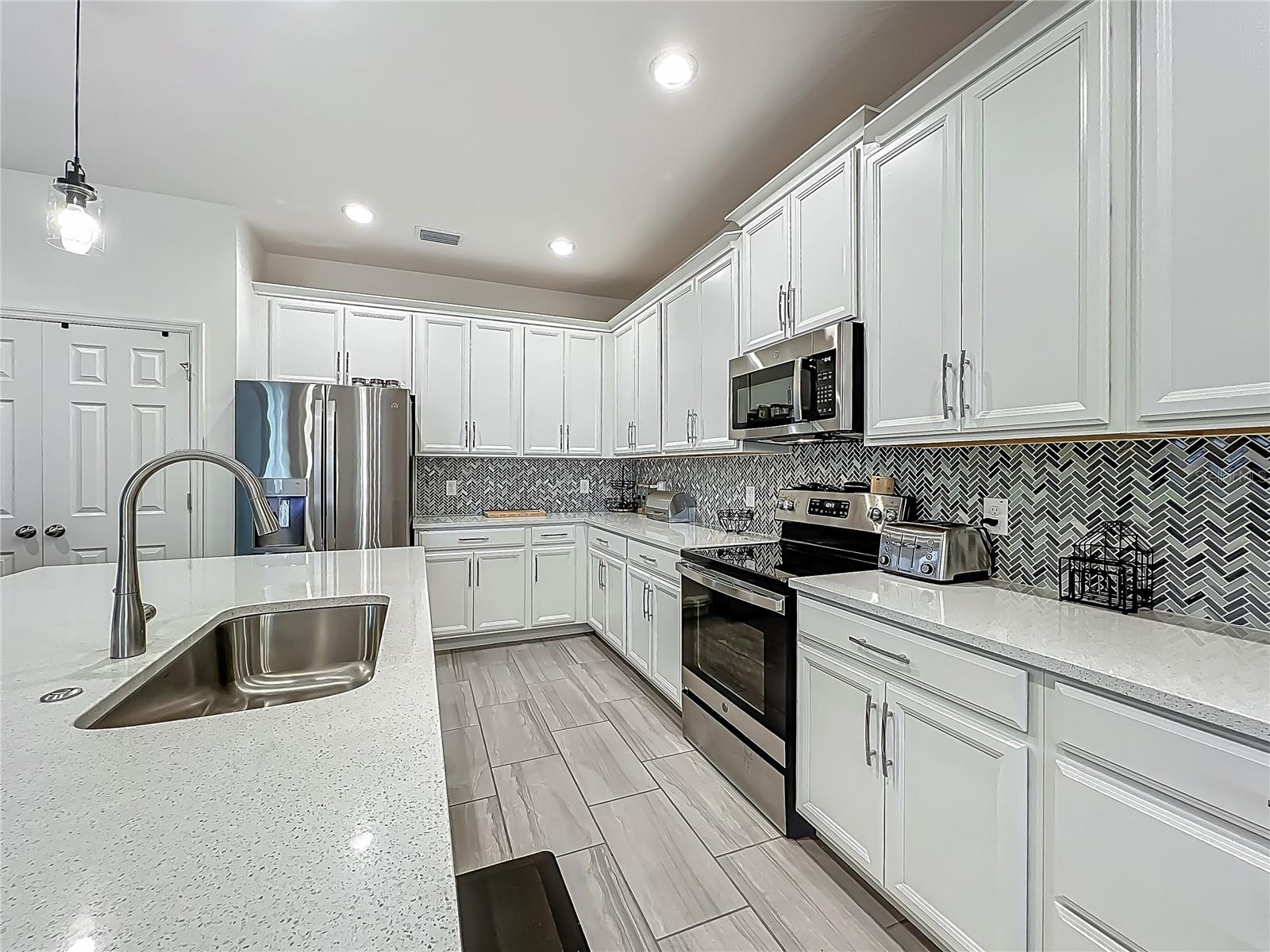 Image 18 of 54 For 124 Juno Drive