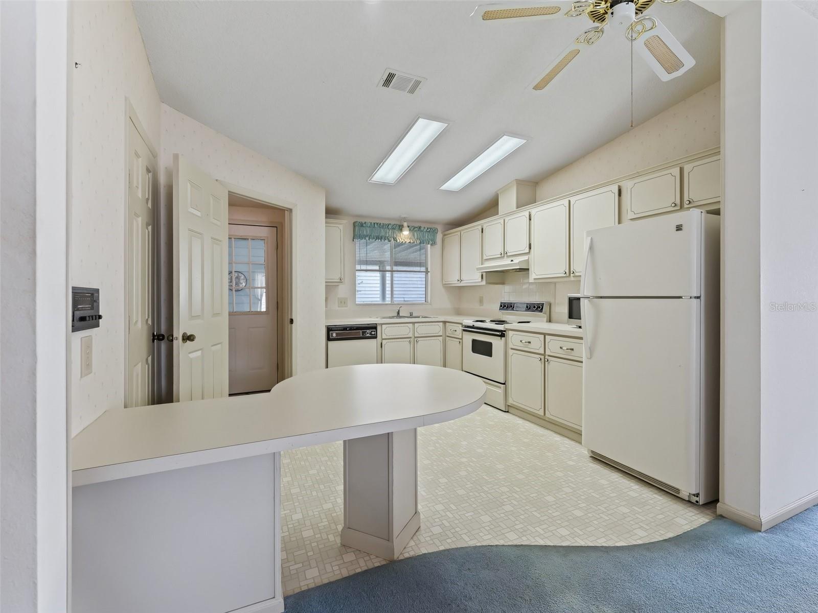 Image 22 of 47 For 727 Turnberry Lane