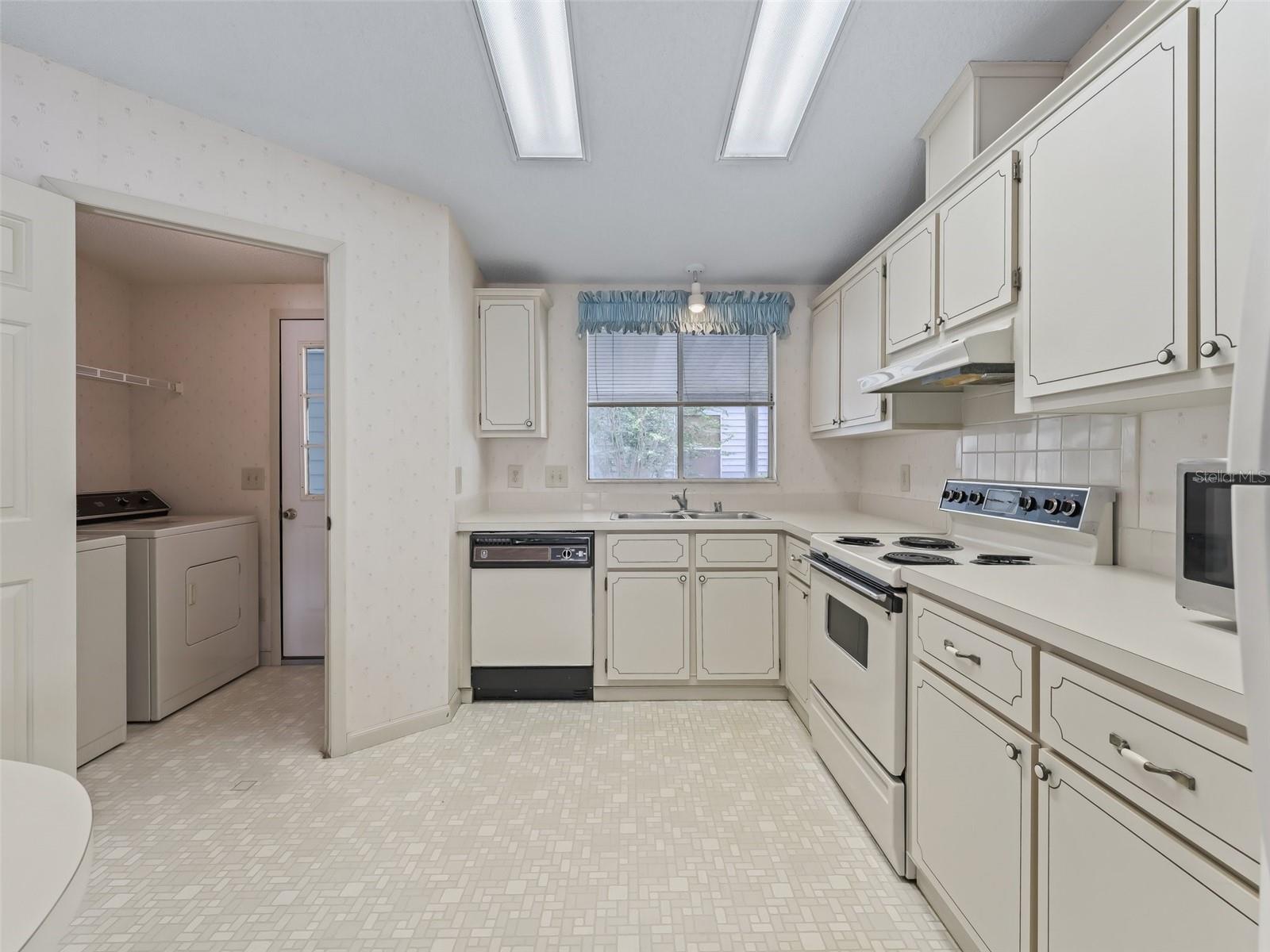 Image 23 of 47 For 727 Turnberry Lane