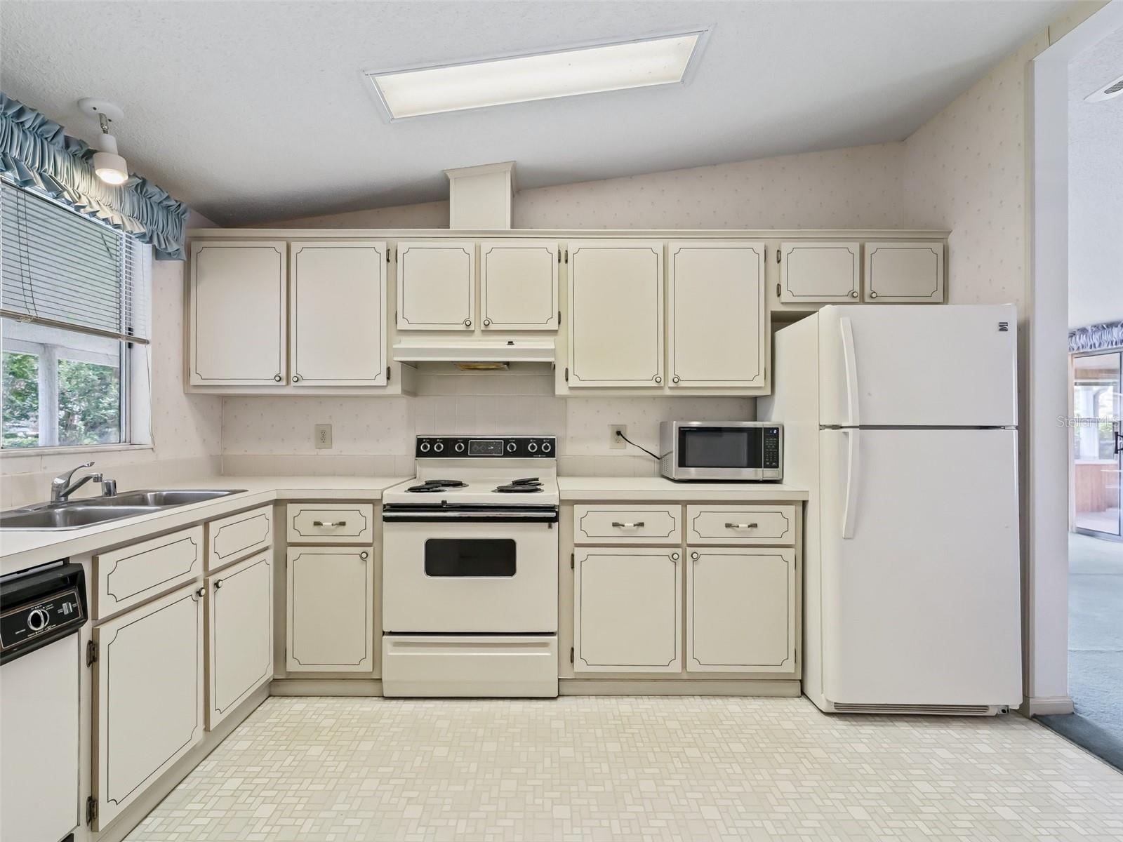 Image 24 of 47 For 727 Turnberry Lane