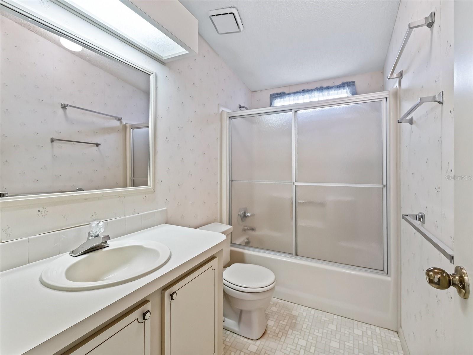 Image 36 of 47 For 727 Turnberry Lane