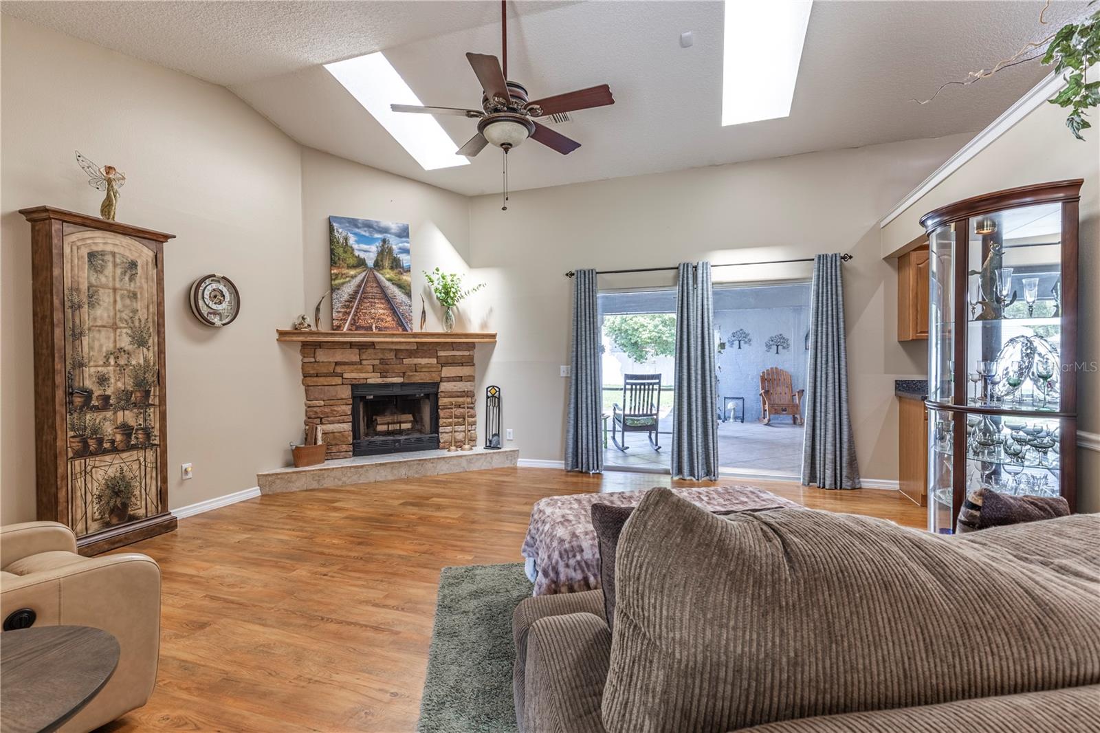 Image 11 of 61 For 5521 Oak Street