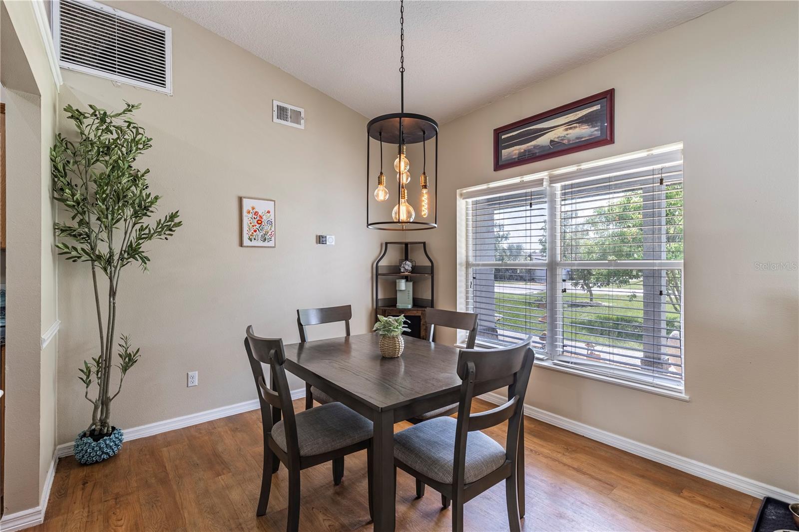 Image 13 of 61 For 5521 Oak Street
