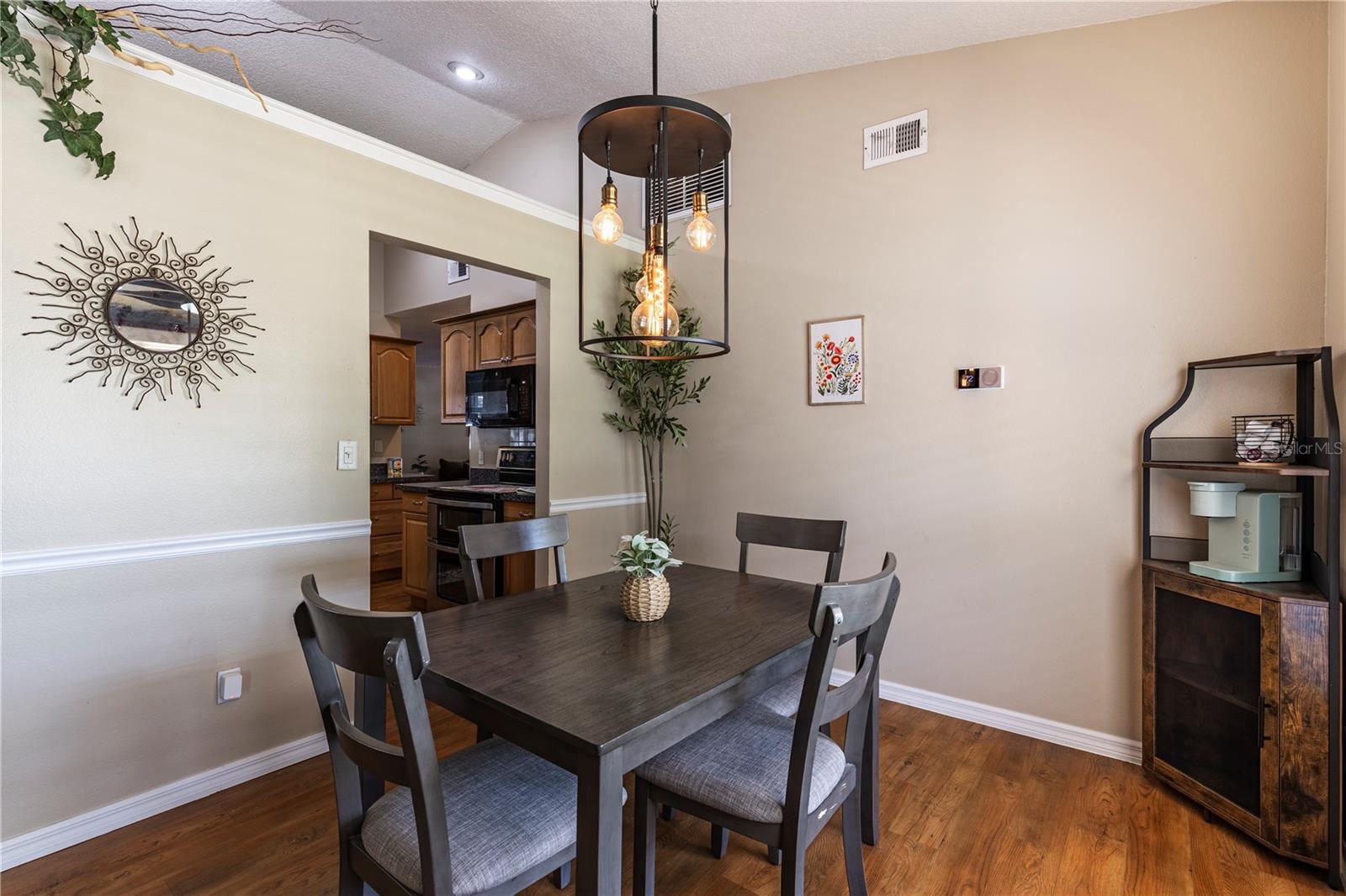 Image 14 of 61 For 5521 Oak Street