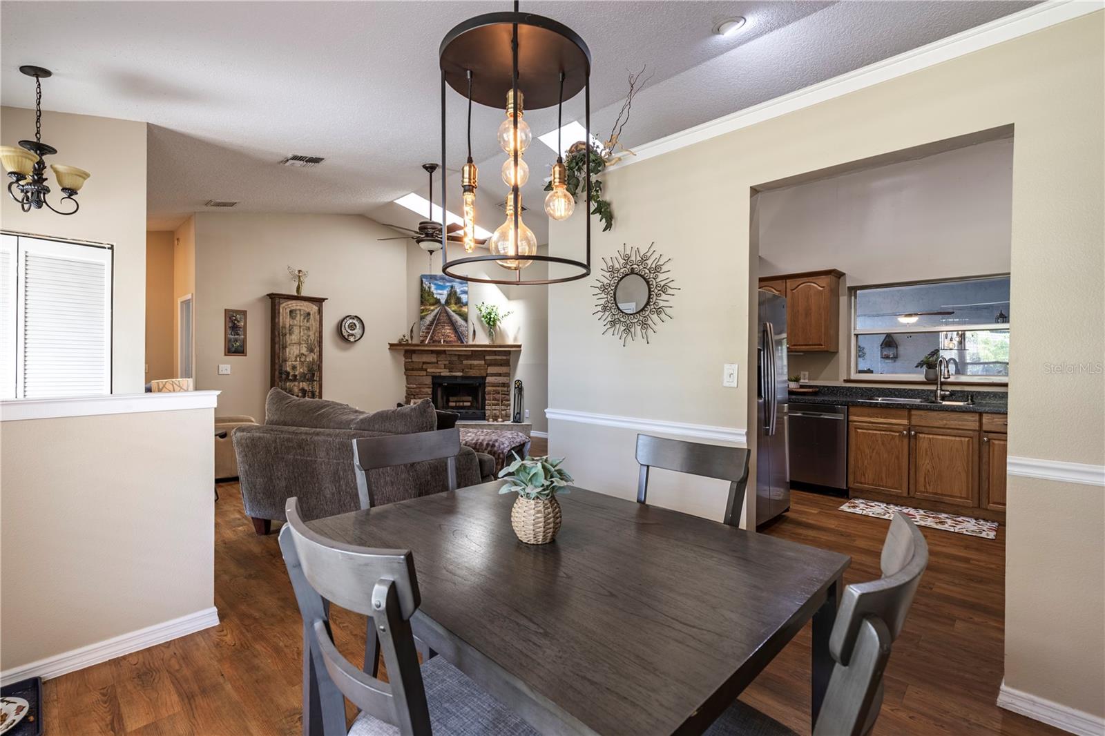 Image 15 of 61 For 5521 Oak Street