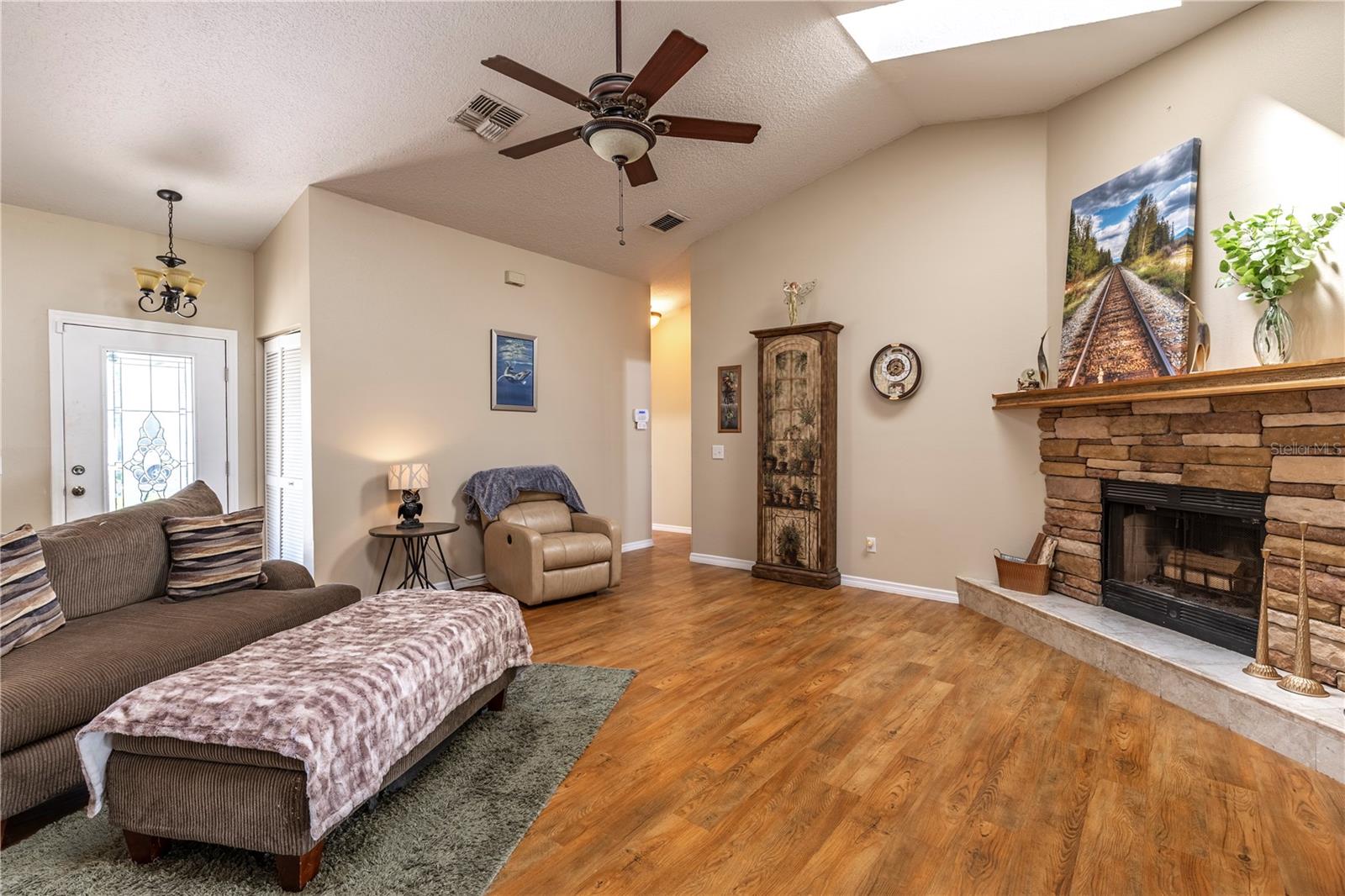 Image 16 of 61 For 5521 Oak Street