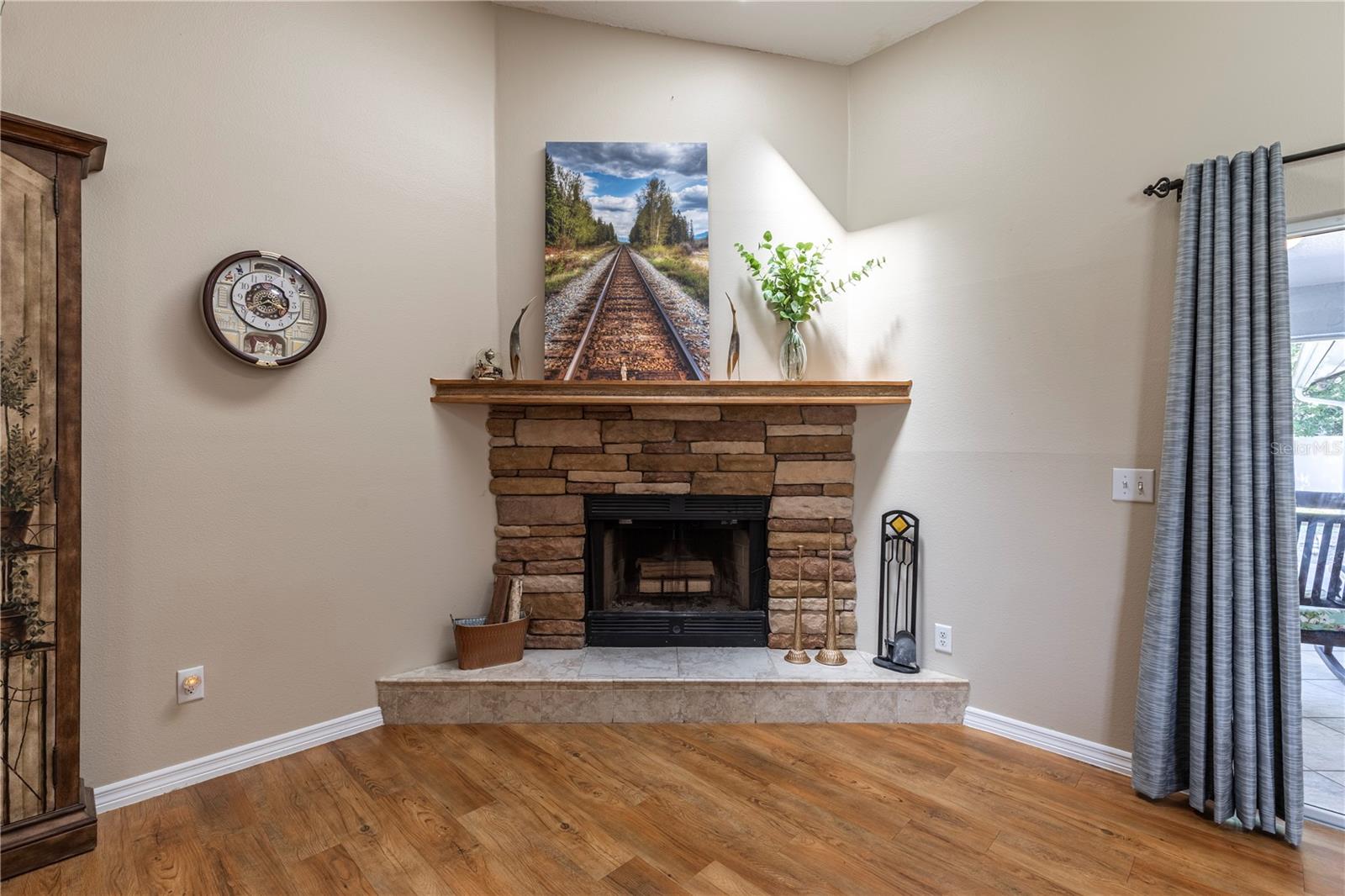 Image 17 of 61 For 5521 Oak Street