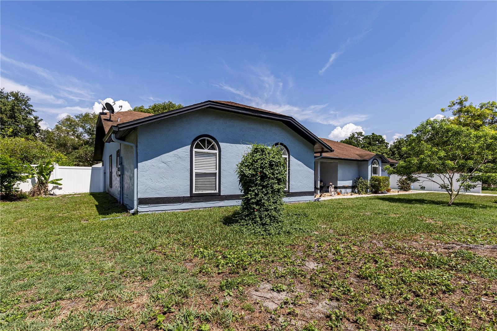Image 2 of 61 For 5521 Oak Street