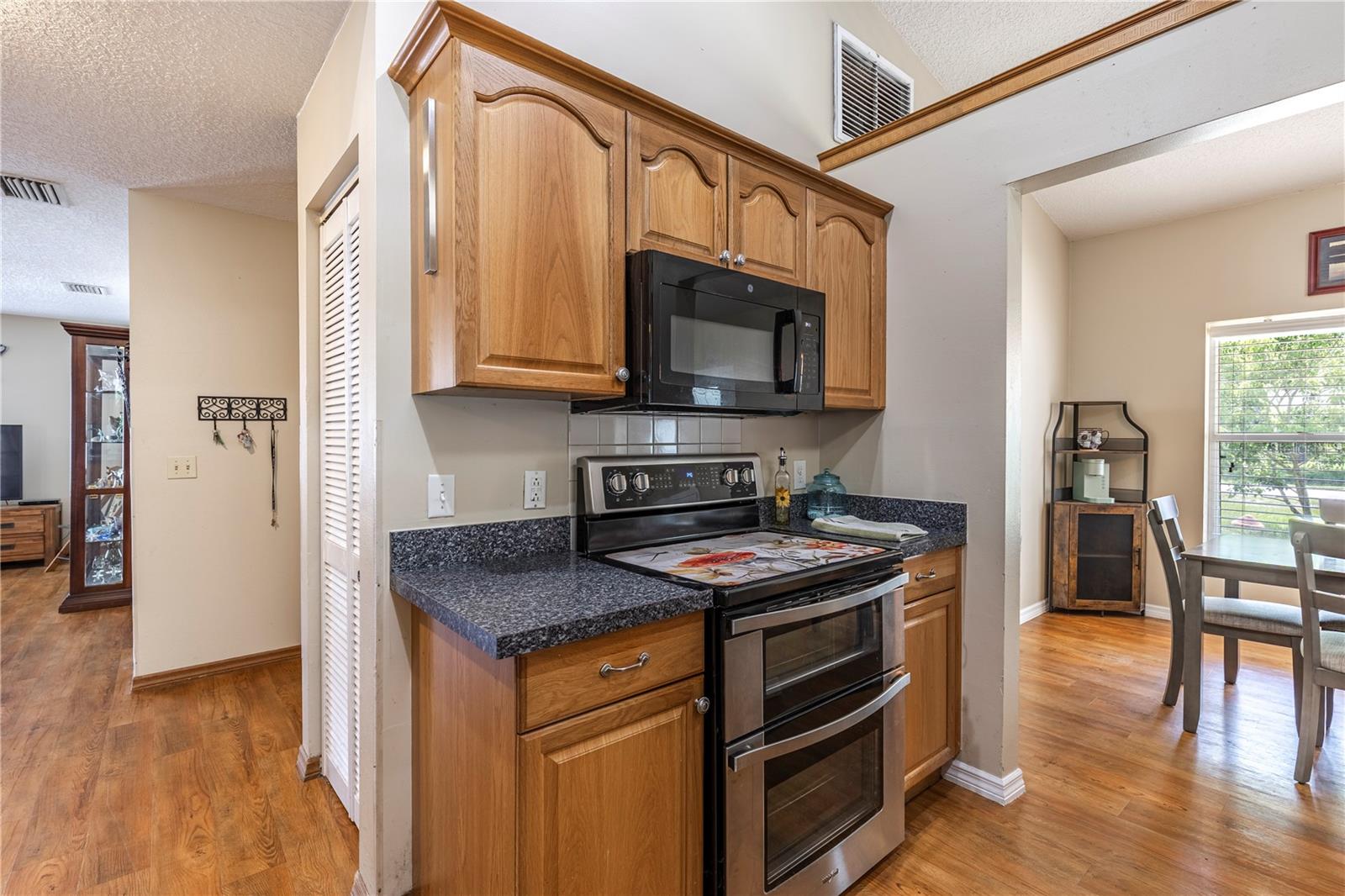 Image 29 of 61 For 5521 Oak Street