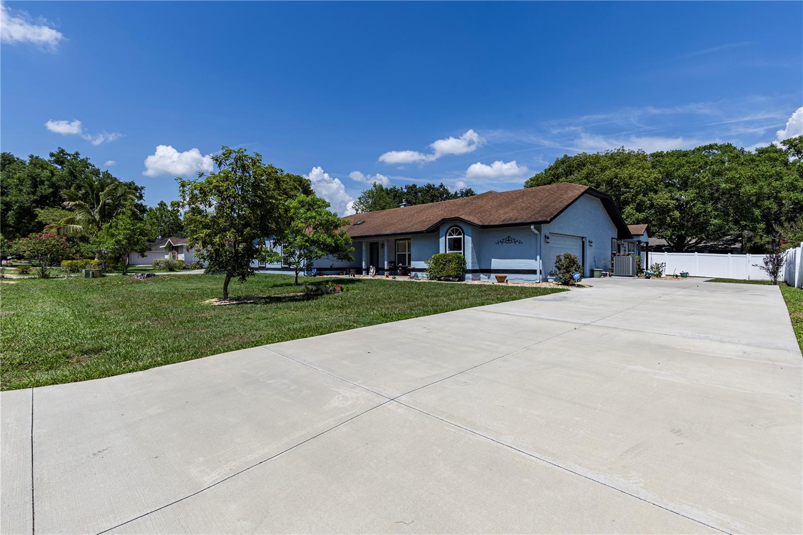 Image 3 of 61 For 5521 Oak Street
