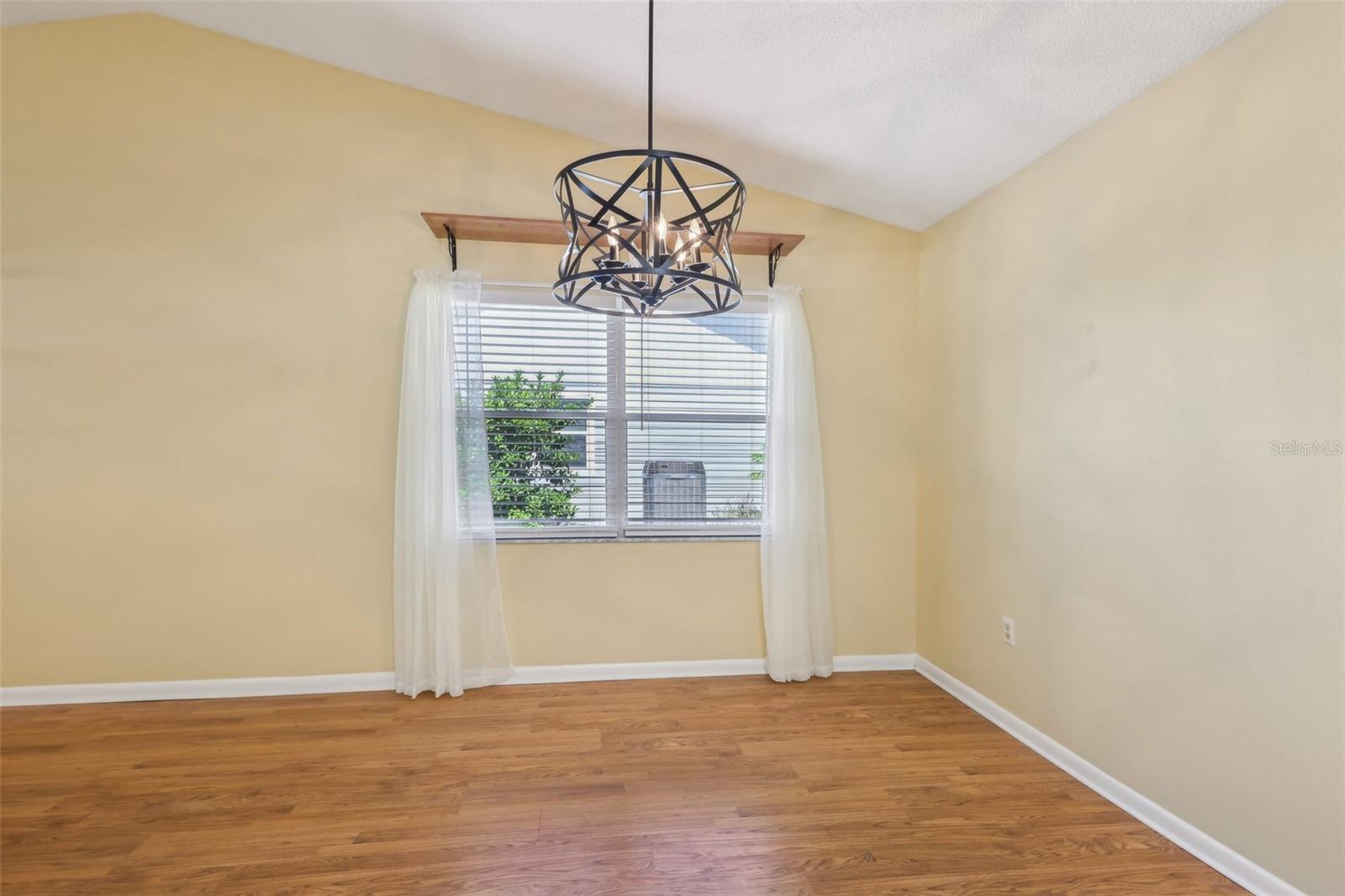 Image 16 of 69 For 1011 Dundee Circle