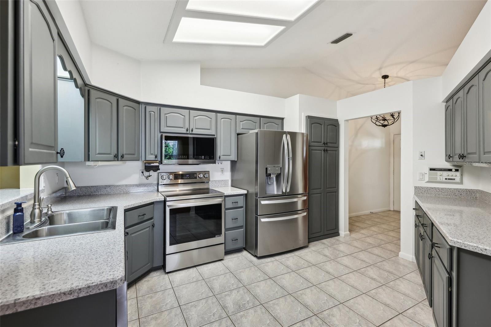 Image 19 of 69 For 1011 Dundee Circle