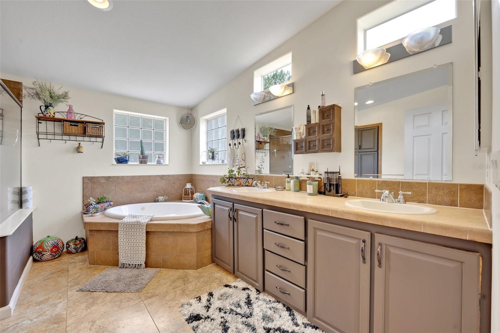 Image 11 of 75 For 21320 Paradise Way
