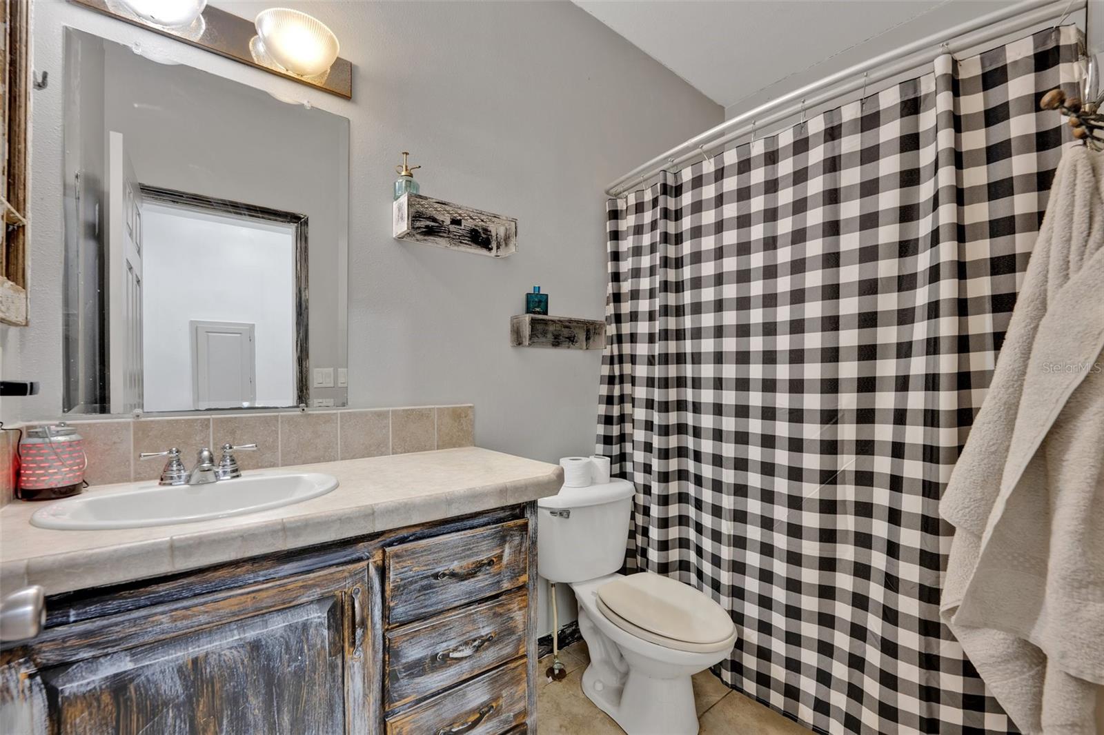 Image 16 of 75 For 21320 Paradise Way