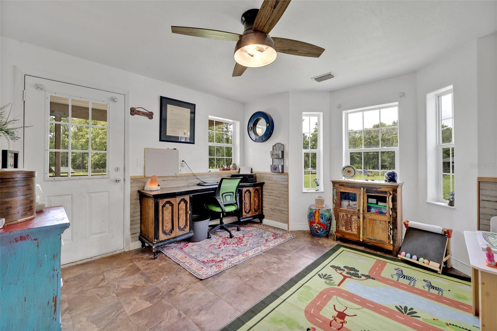 Image 19 of 75 For 21320 Paradise Way