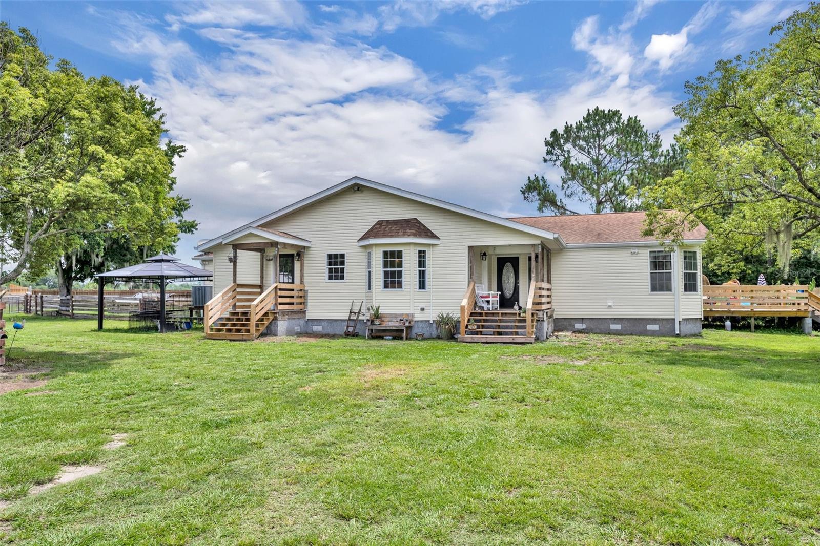 Image 2 of 75 For 21320 Paradise Way