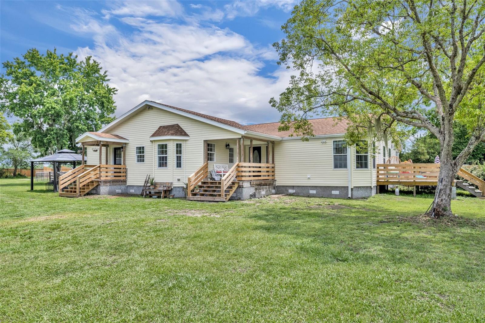 Image 3 of 75 For 21320 Paradise Way