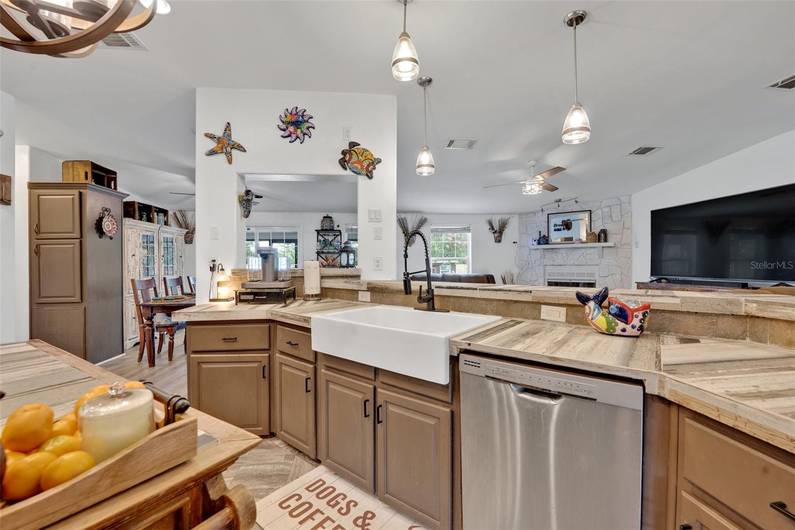 Image 32 of 75 For 21320 Paradise Way