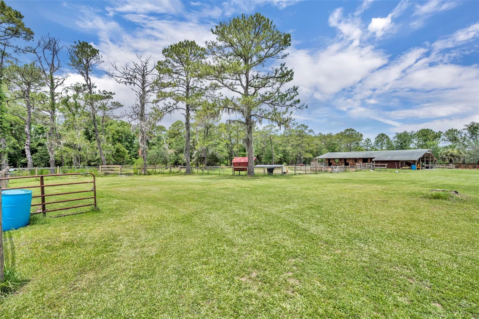 Image 47 of 75 For 21320 Paradise Way