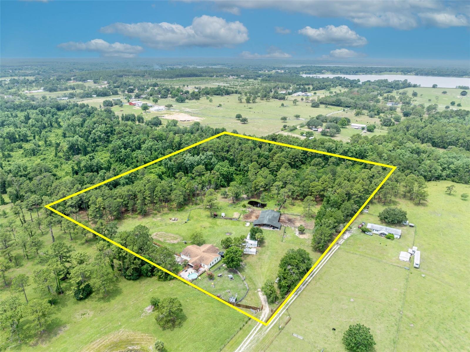 Image 57 of 75 For 21320 Paradise Way