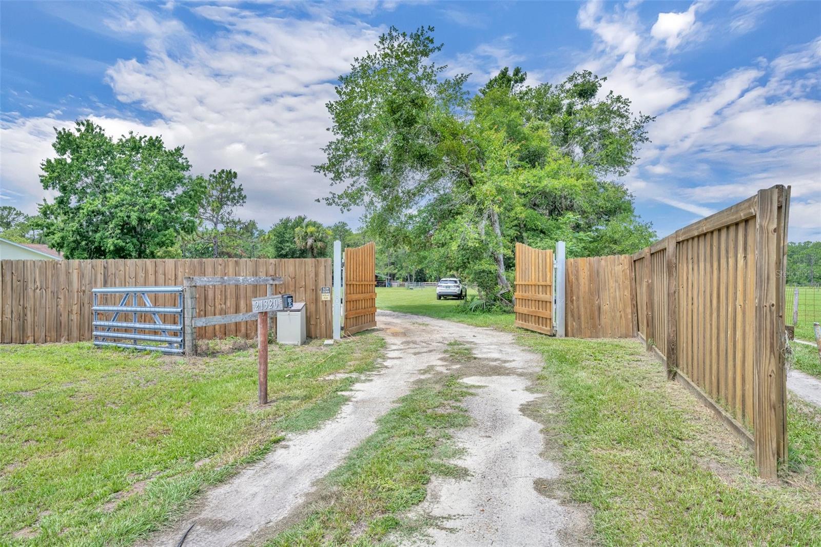 Image 6 of 75 For 21320 Paradise Way
