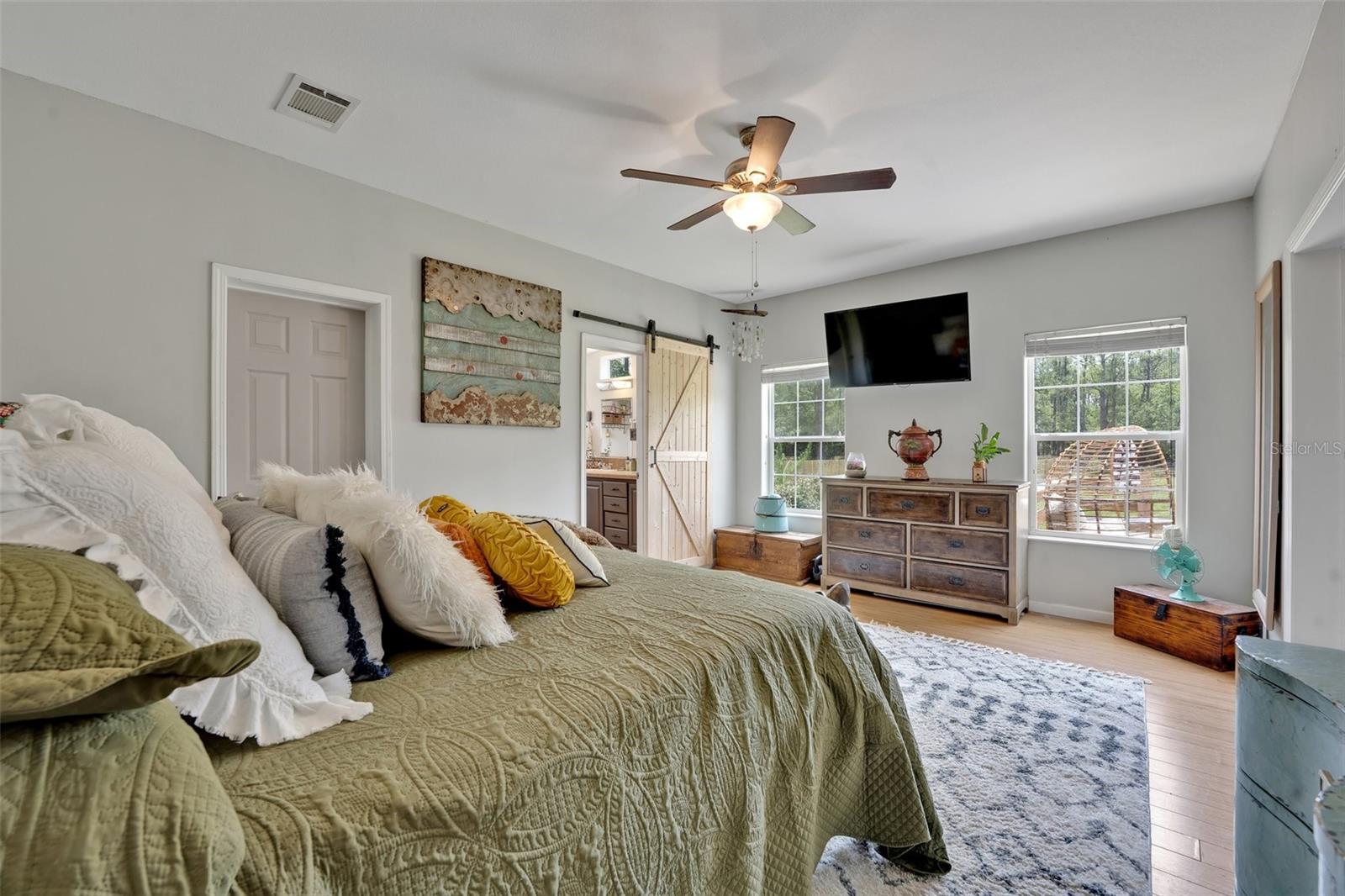 Image 9 of 75 For 21320 Paradise Way