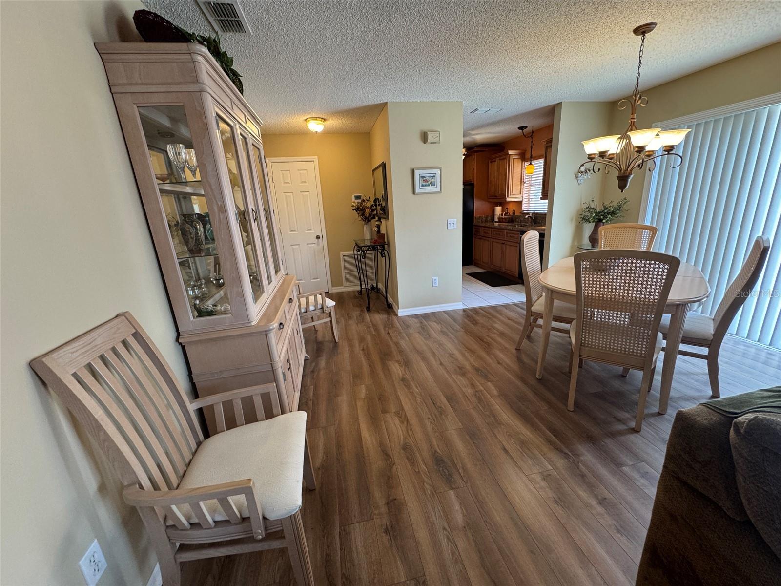 Image 3 of 12 For 630 Enconto Street