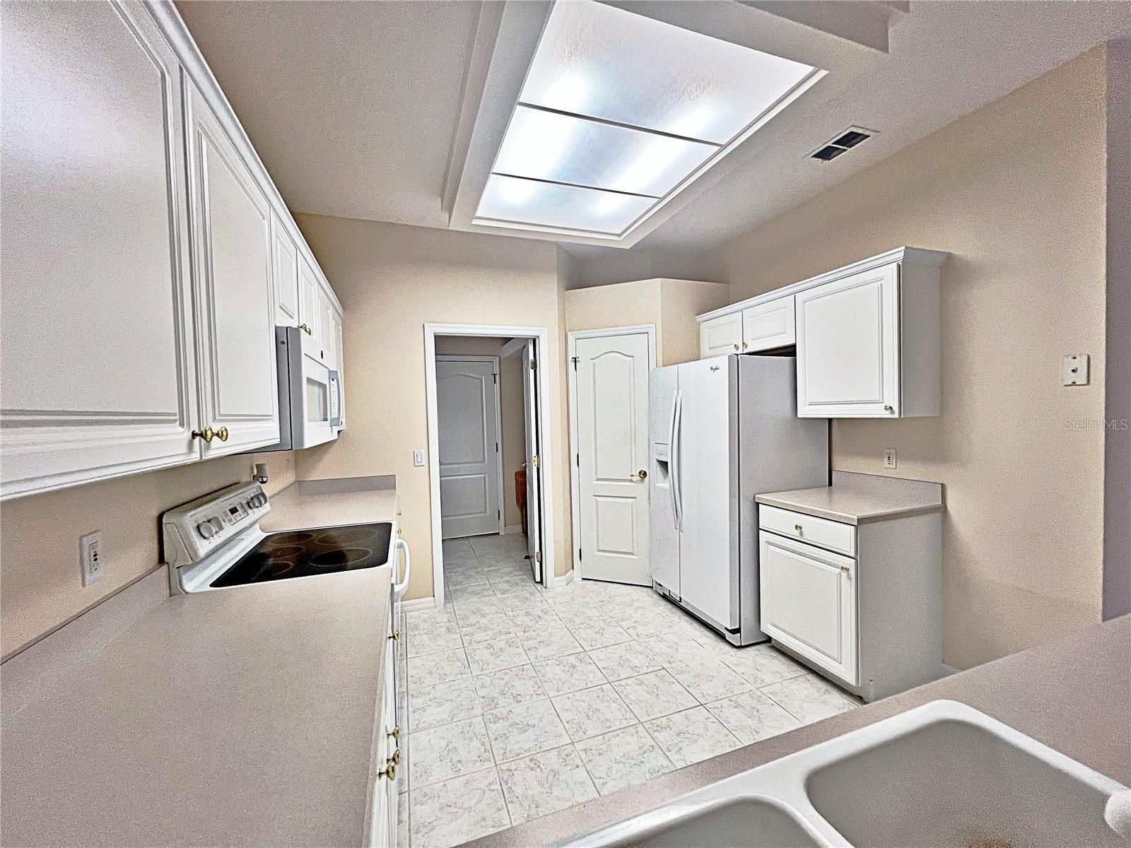 Image 10 of 18 For 2194 Caxton Avenue
