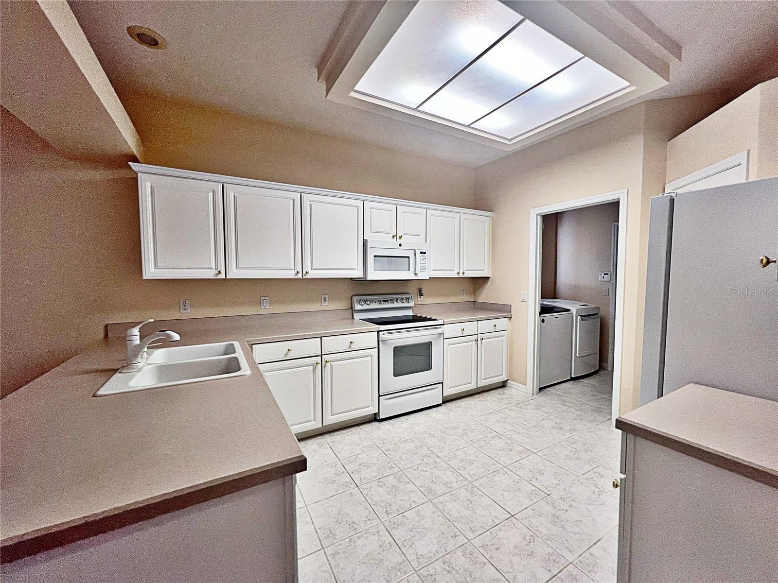 Image 9 of 18 For 2194 Caxton Avenue