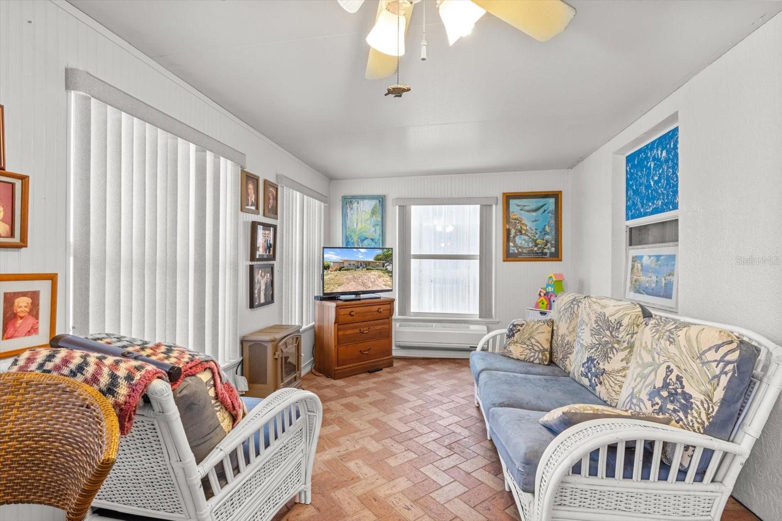 Image 14 of 43 For 2542 Regatta Point