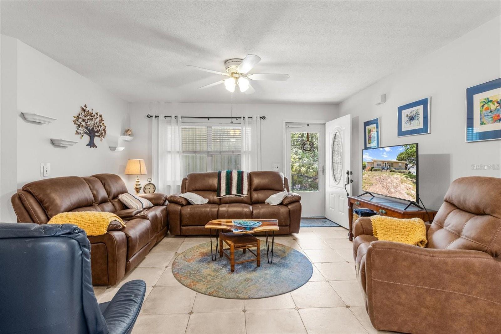 Image 4 of 43 For 2542 Regatta Point