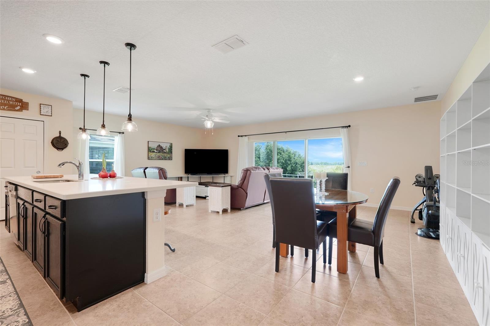Image 11 of 42 For 641 Black Eagle Drive