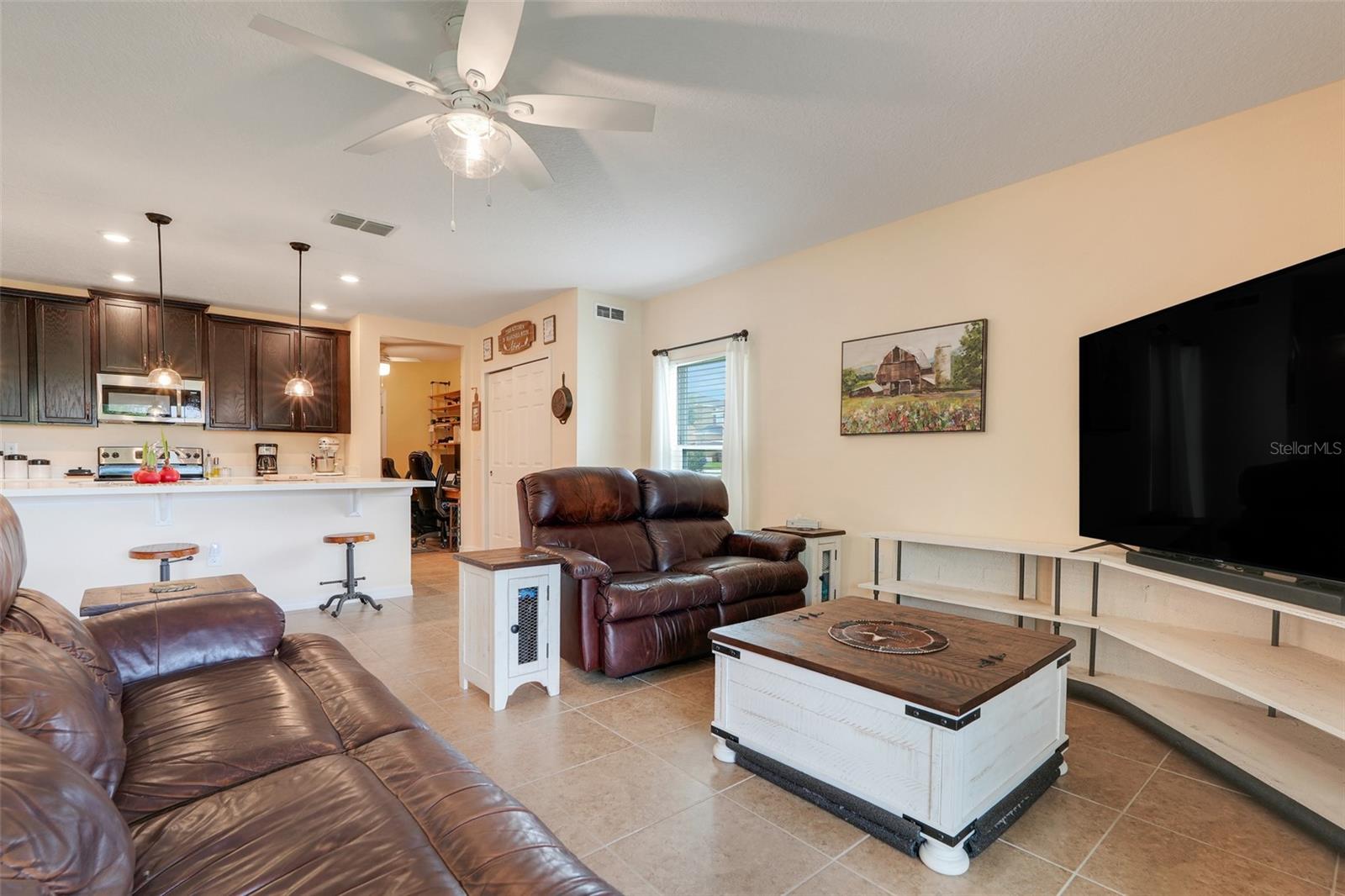 Image 14 of 42 For 641 Black Eagle Drive