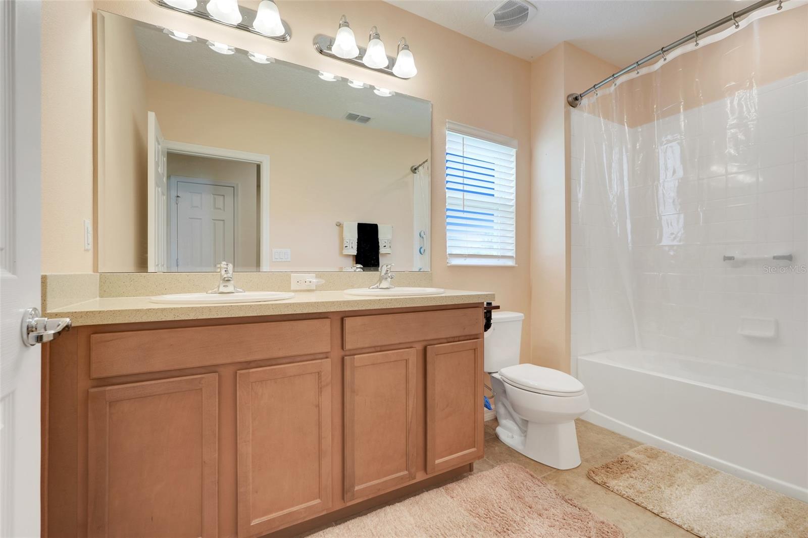 Image 24 of 42 For 641 Black Eagle Drive