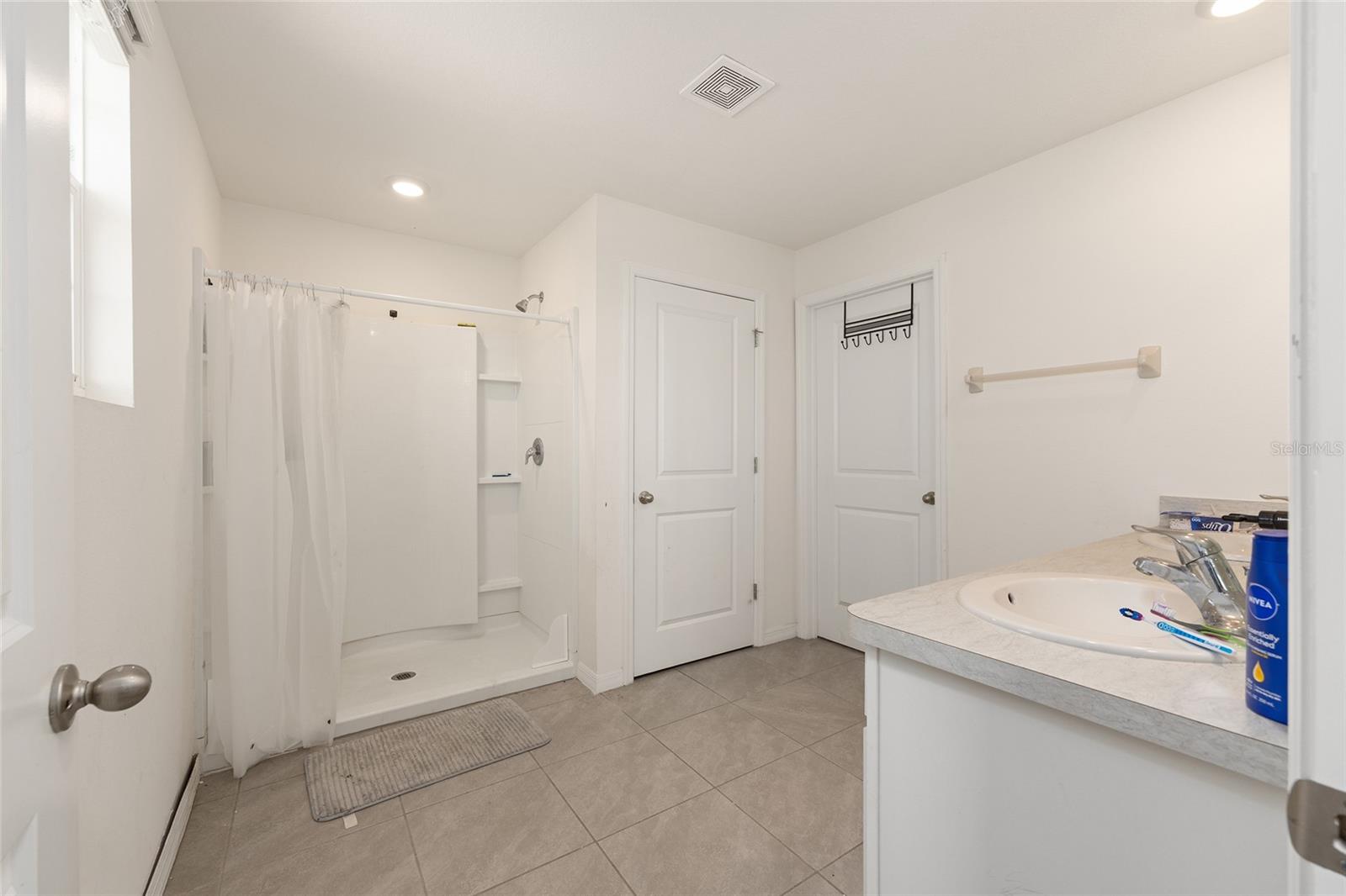 Image 17 of 23 For 4713 86 Lane