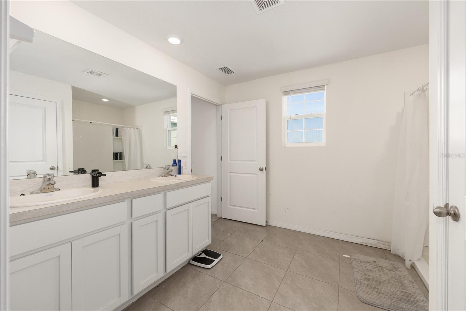 Image 18 of 23 For 4713 86 Lane