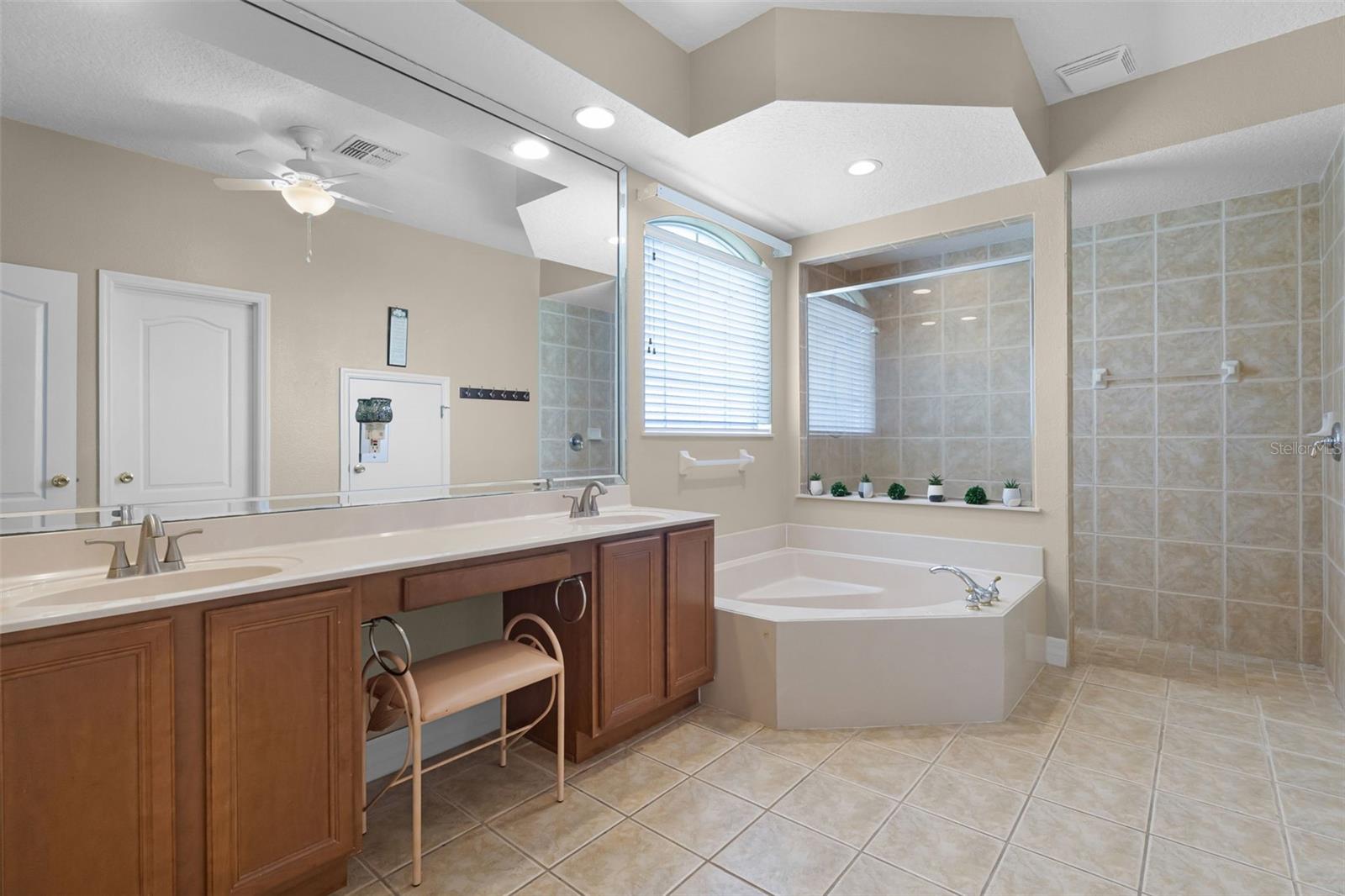 Image 37 of 77 For 4239 Fawn Meadows Cir