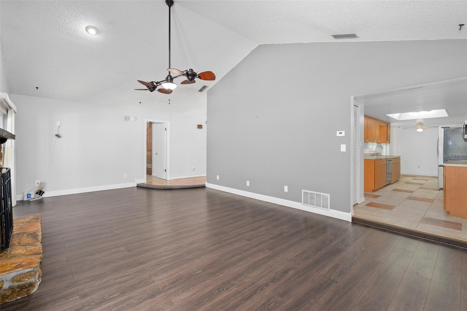 Image 16 of 42 For 721 Mendoza Drive
