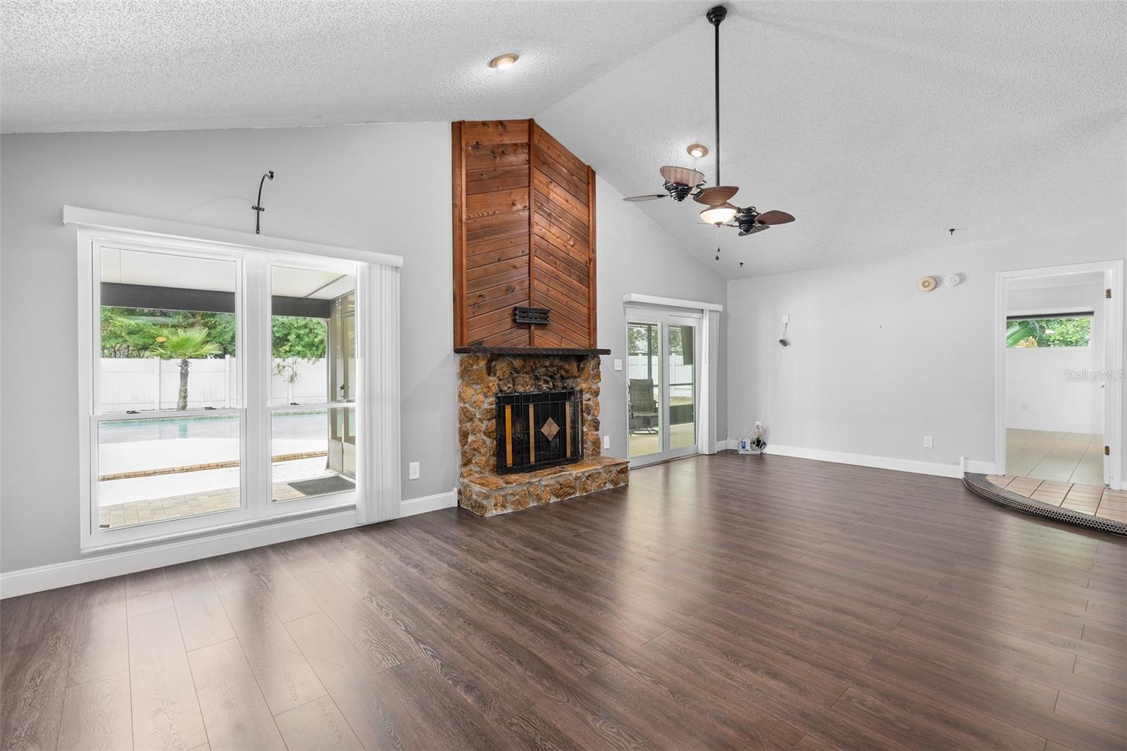 Image 17 of 42 For 721 Mendoza Drive