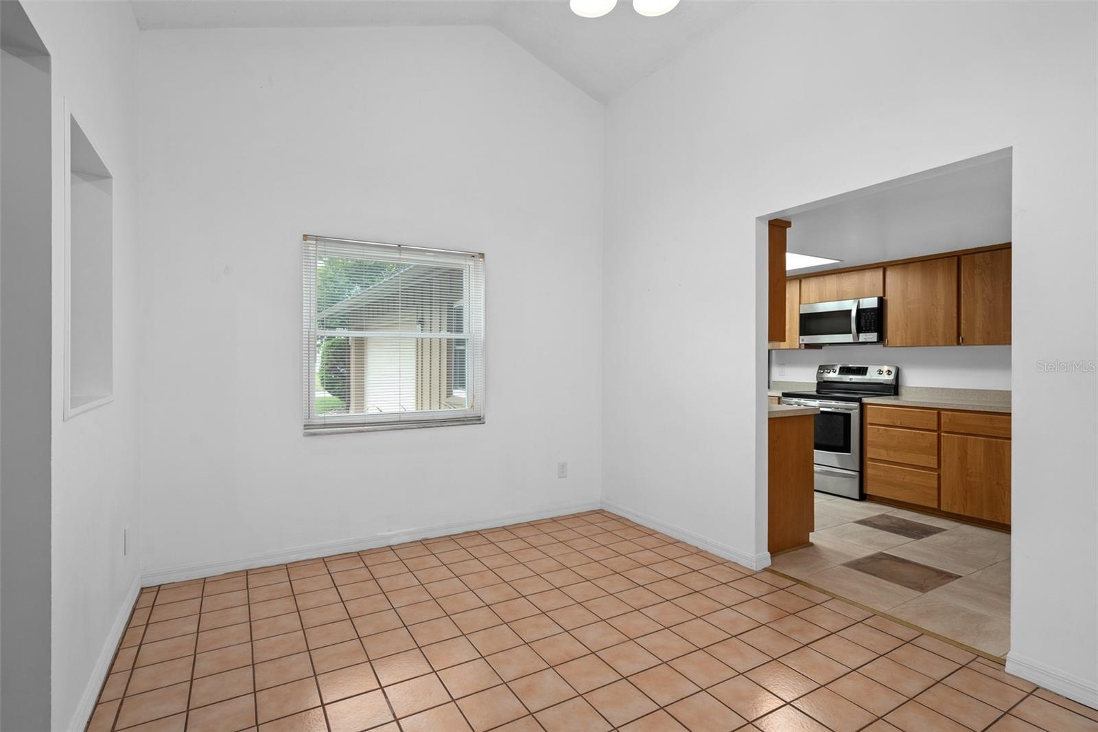 Image 8 of 42 For 721 Mendoza Drive
