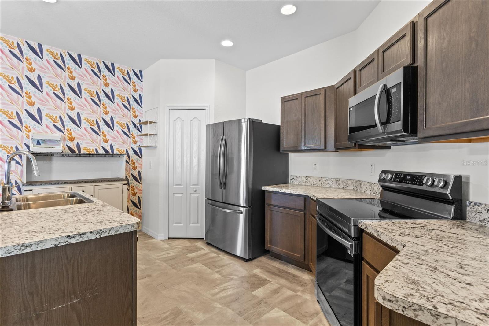 Image 19 of 47 For 305 Arbuthnot St