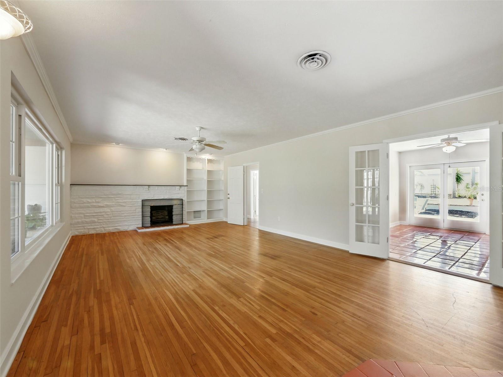 Image 17 of 87 For 9269 Silver Lake Drive