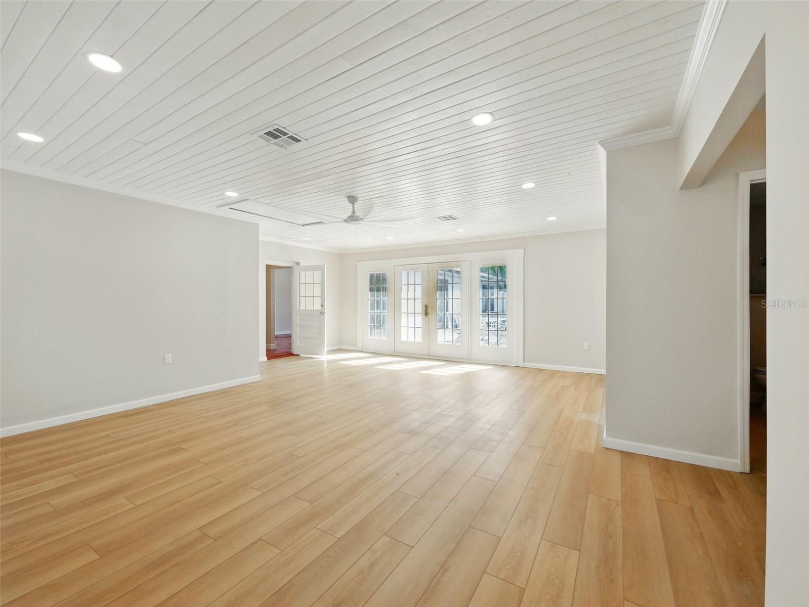 Image 34 of 87 For 9269 Silver Lake Drive