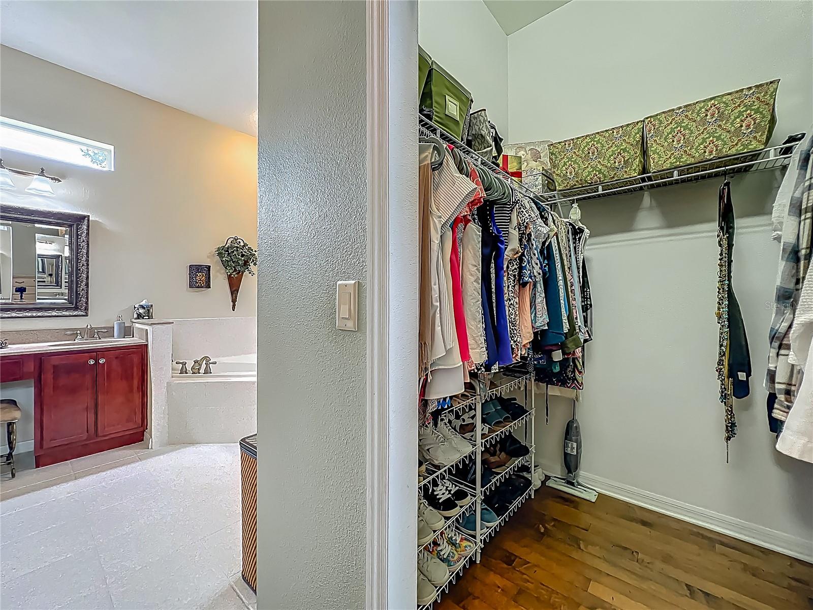 Image 33 of 56 For 25222 Laurel Valley Road