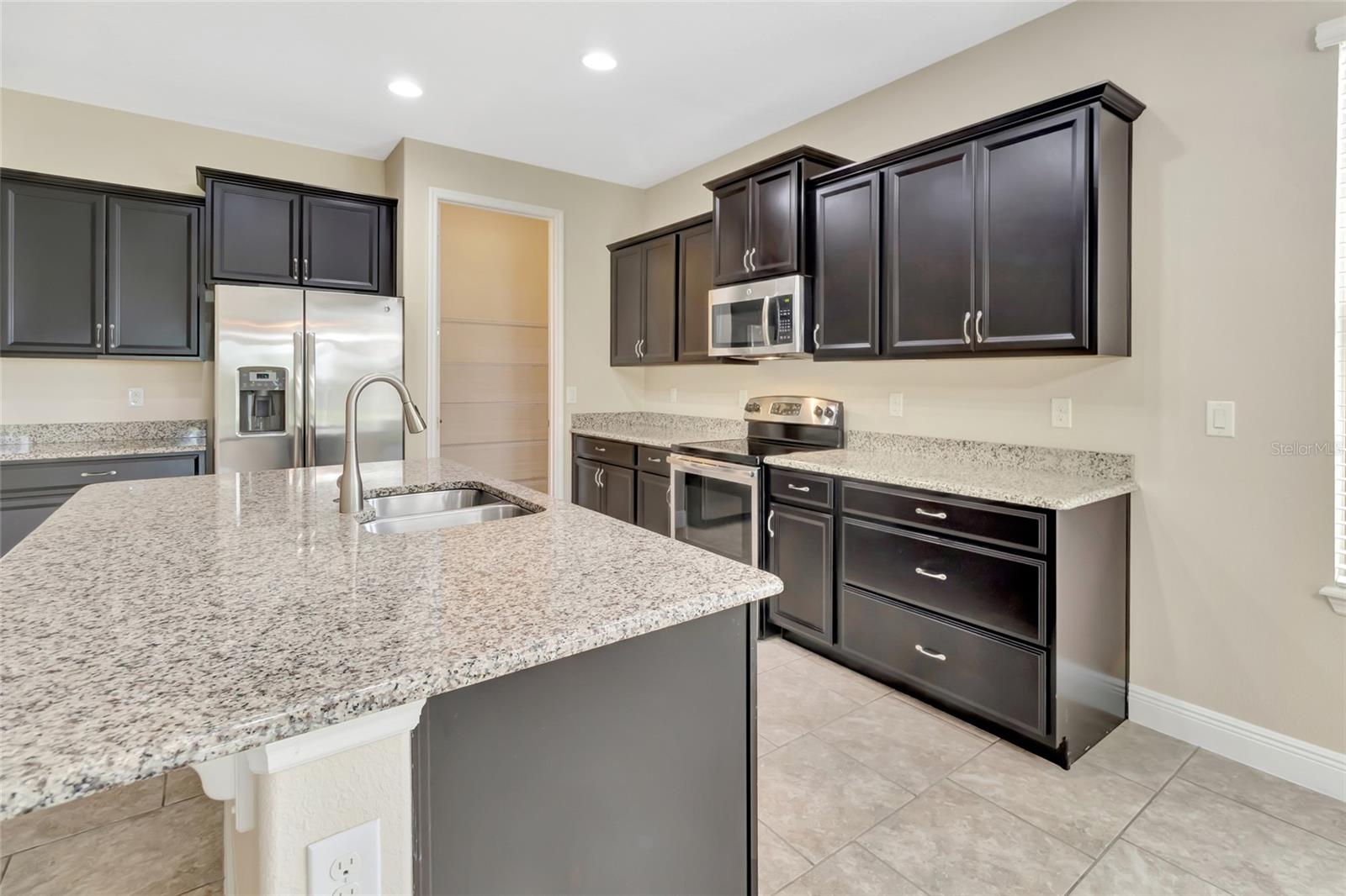 Image 12 of 49 For 15531 Waterleigh Cove Drive