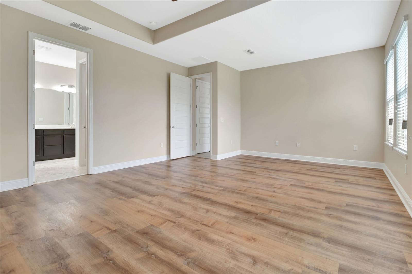 Image 17 of 49 For 15531 Waterleigh Cove Drive