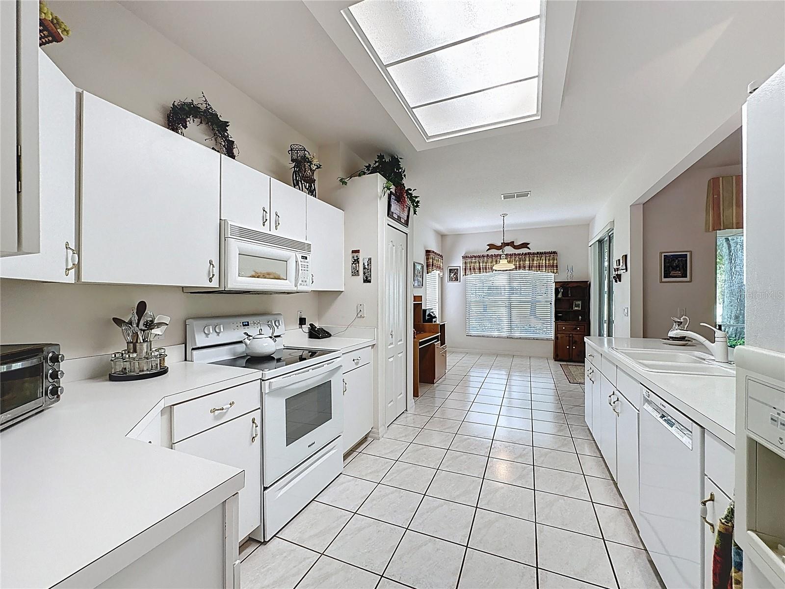 Image 16 of 69 For 3907 Allamanda Court