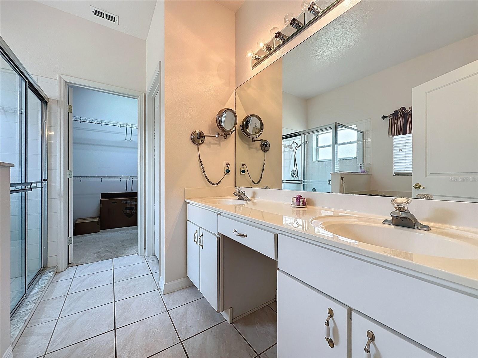 Image 24 of 69 For 3907 Allamanda Court