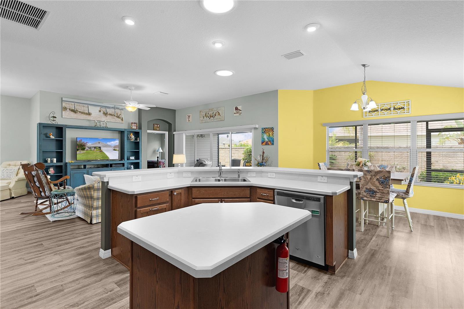 Listing photo id 11 for 3978 Nottingham Loop