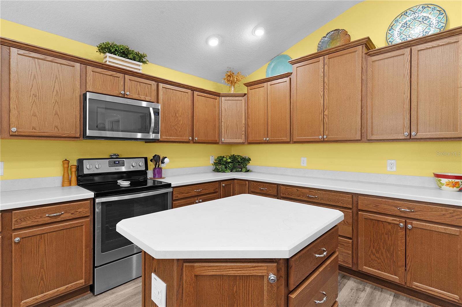 Listing photo id 13 for 3978 Nottingham Loop